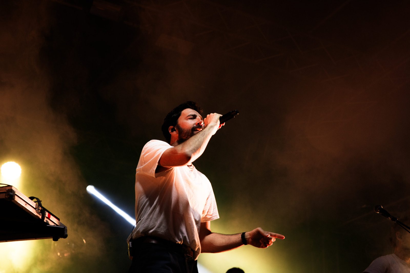 Terzo giorno: ad Apolide la pioggia è una scusa per ballare