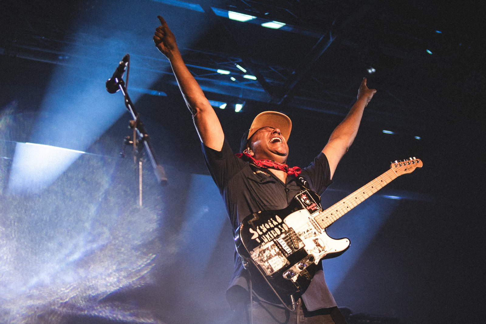 Tra radici e impegno: Tom Morello fa saltare Torino