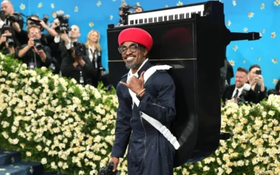 Met Gala: André 3000 e un pianoforte sulla spalla
